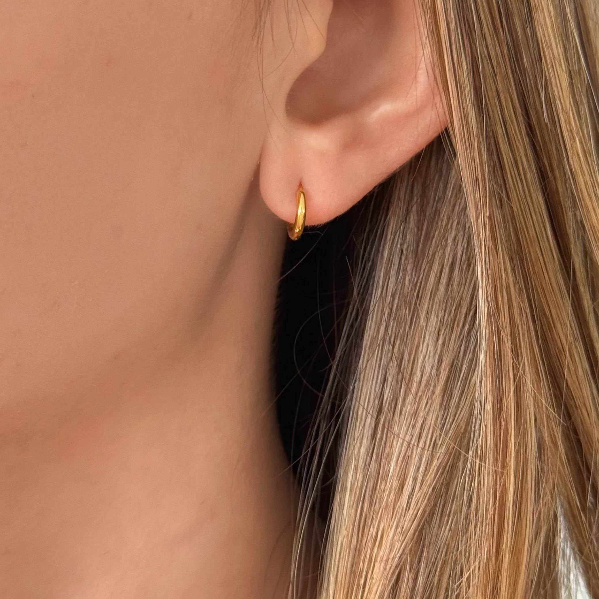 6MM GOLD MINI HOOP earrings - Image 2