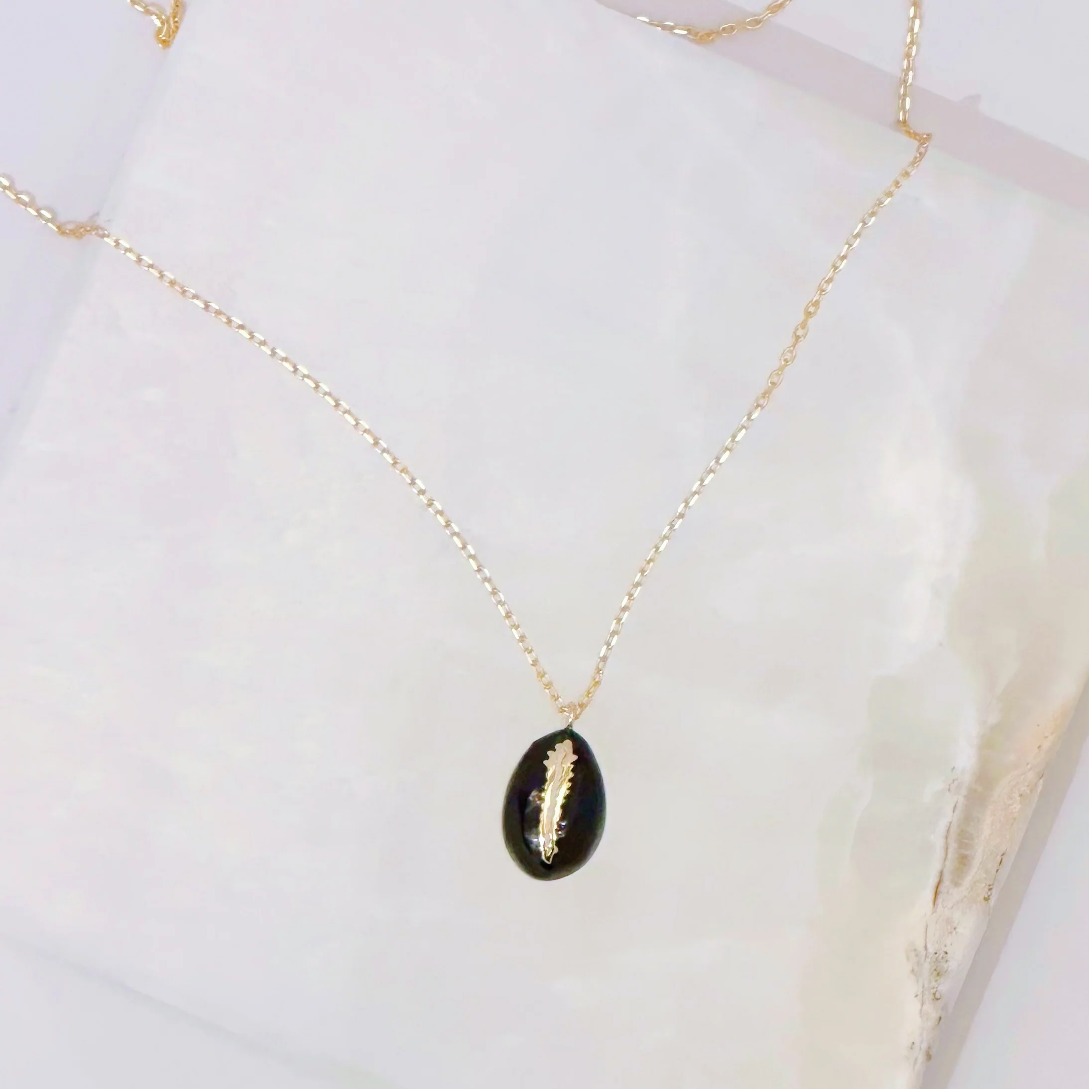 BLACK ENAMEL SEASHELL necklace