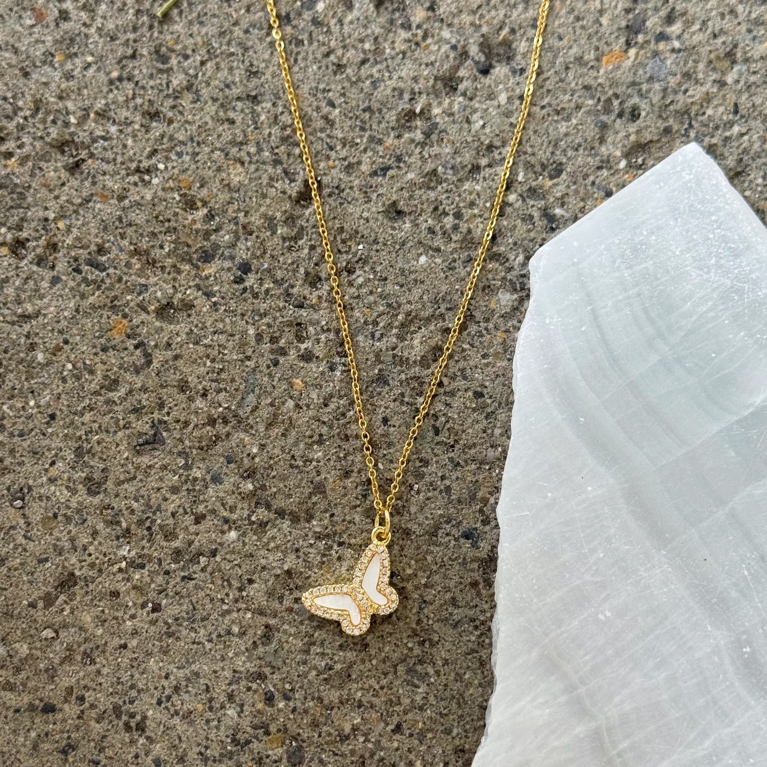 BUTTERFLY MOTHER OF PEARL CRYSTAL MINI necklace