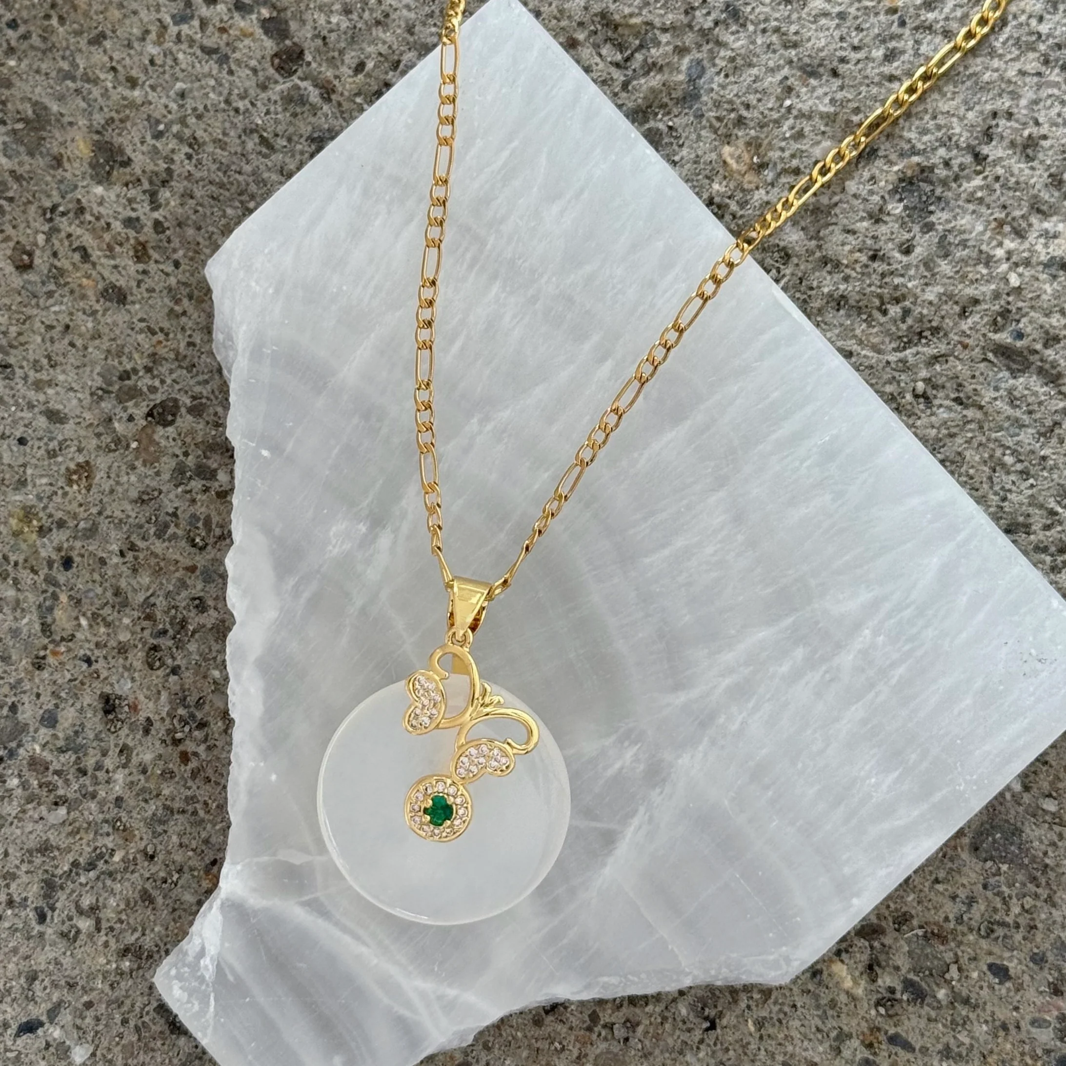 BUTTERFLY ROUND EMERALD STONE WHITE JADE necklace