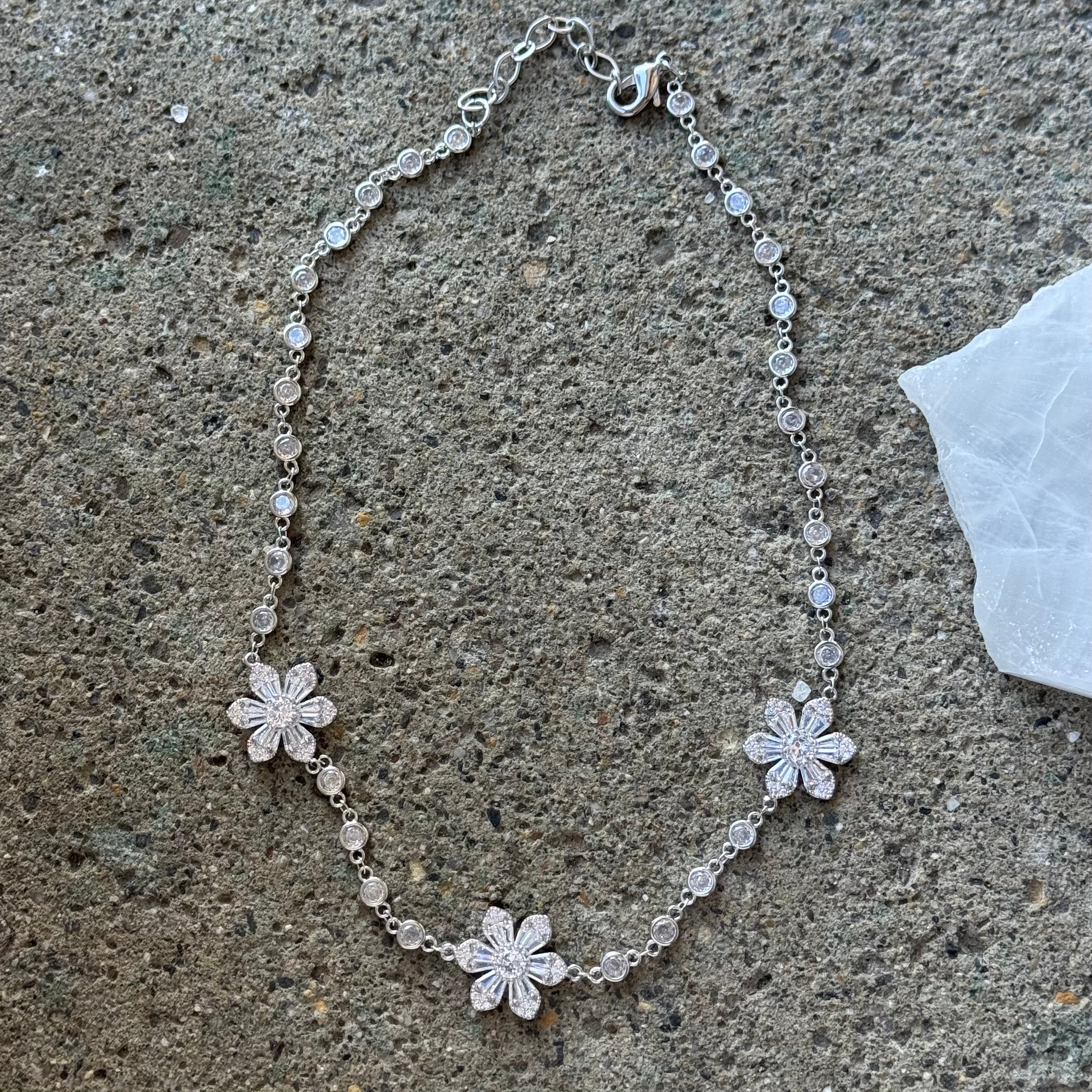 SILVER CRYSTAL BEZEL FLOWER necklace