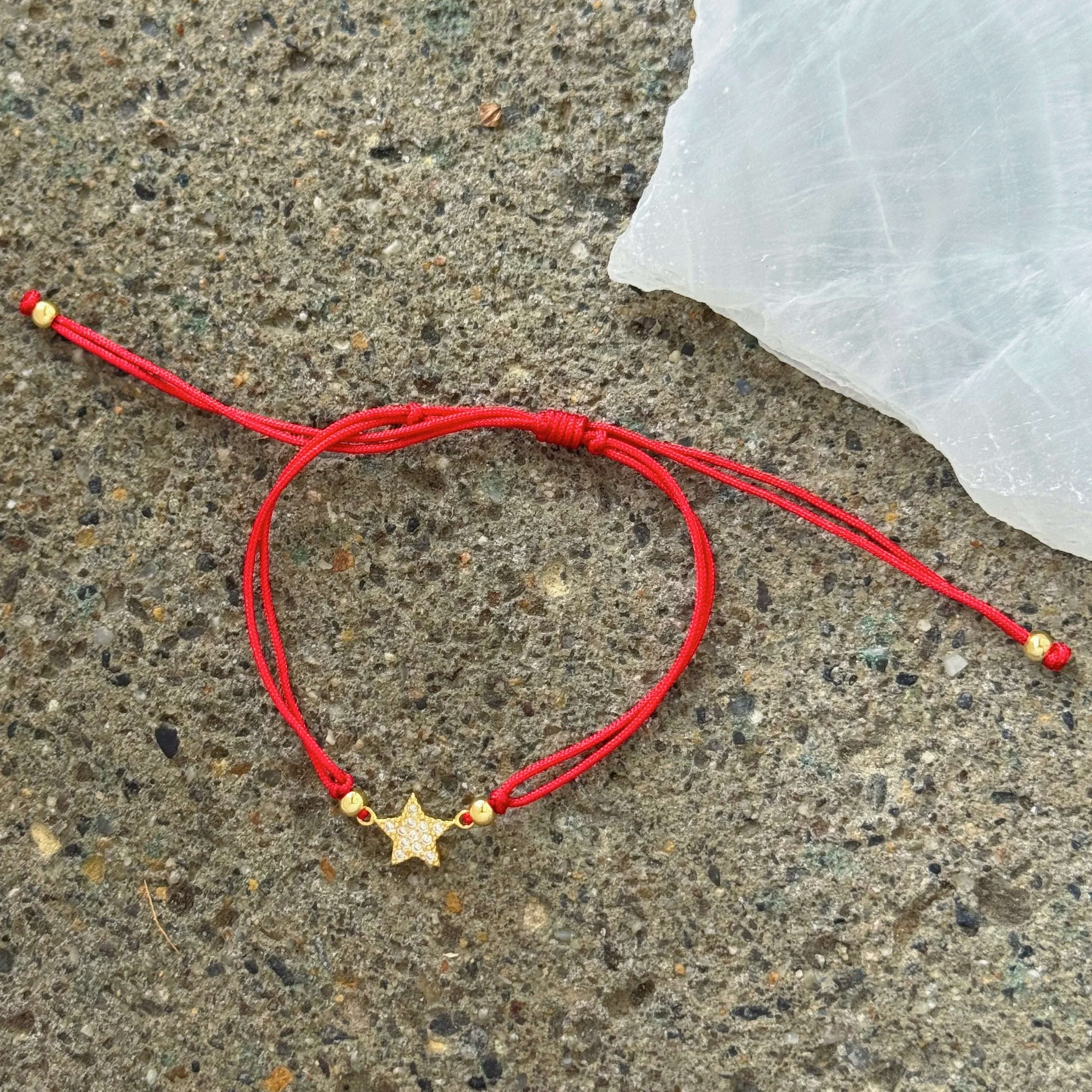 CRYSTAL STAR RED STRING bracelet