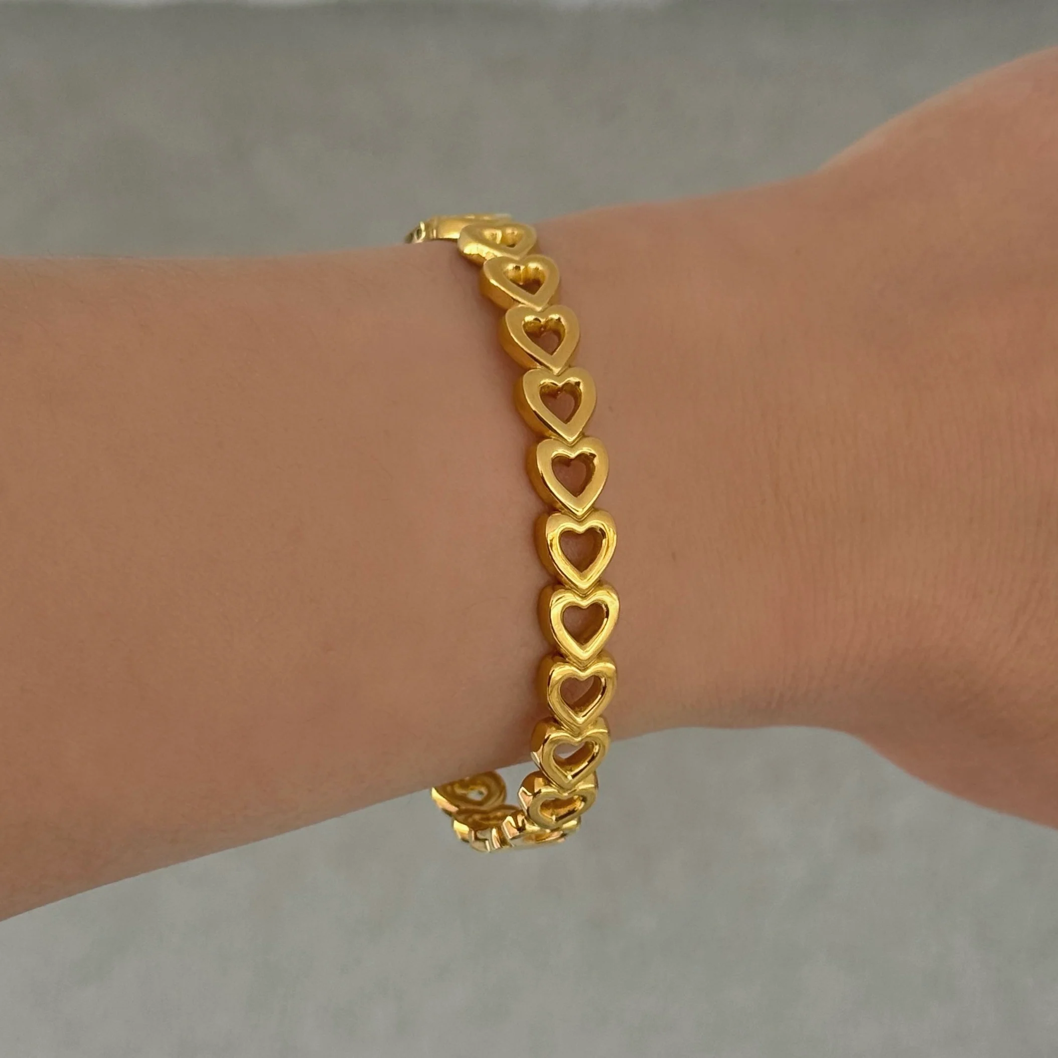 GOLD HEART bangle