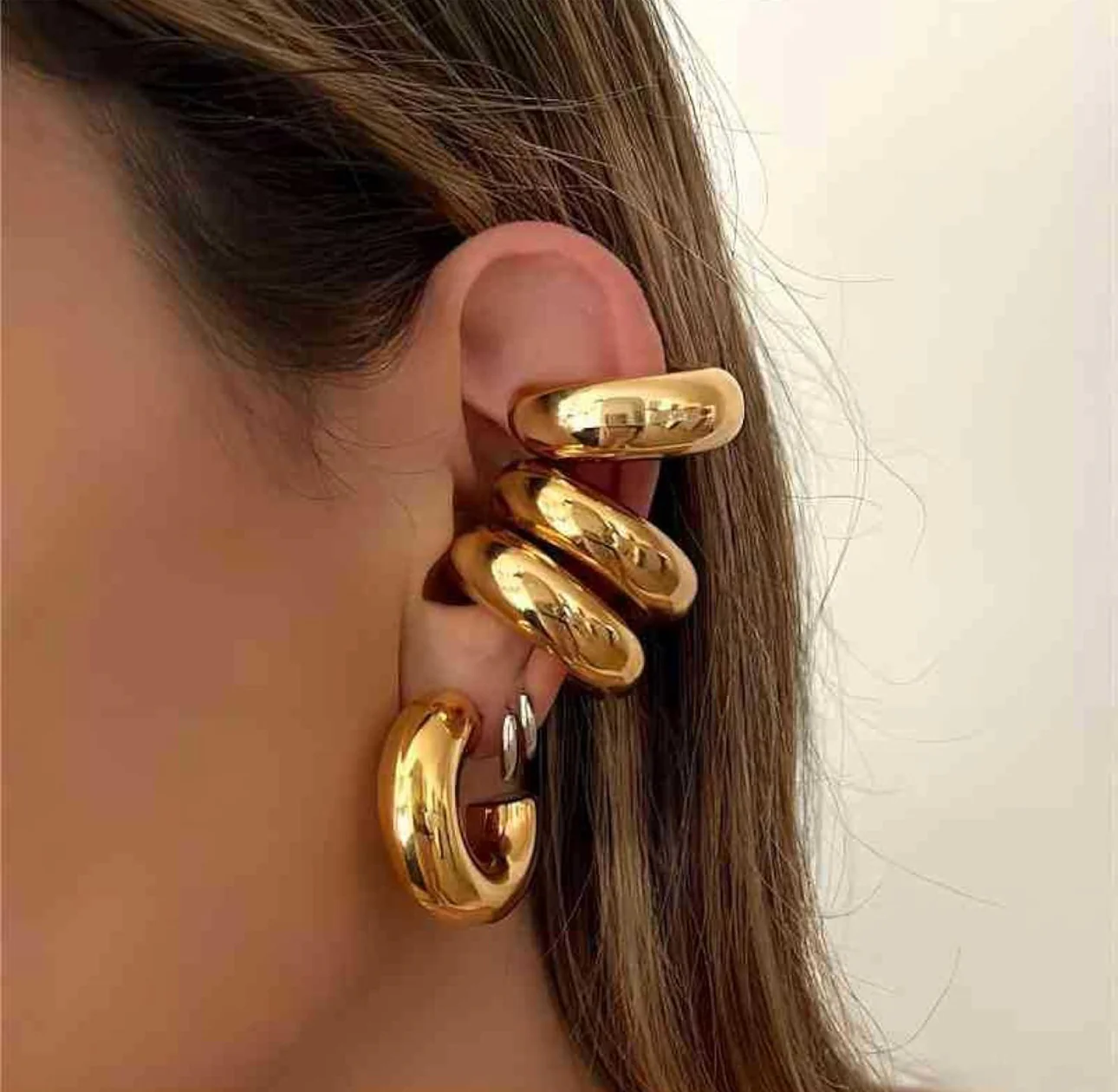 GOLD CHUNKY EAR CUFF earrings - Image 3