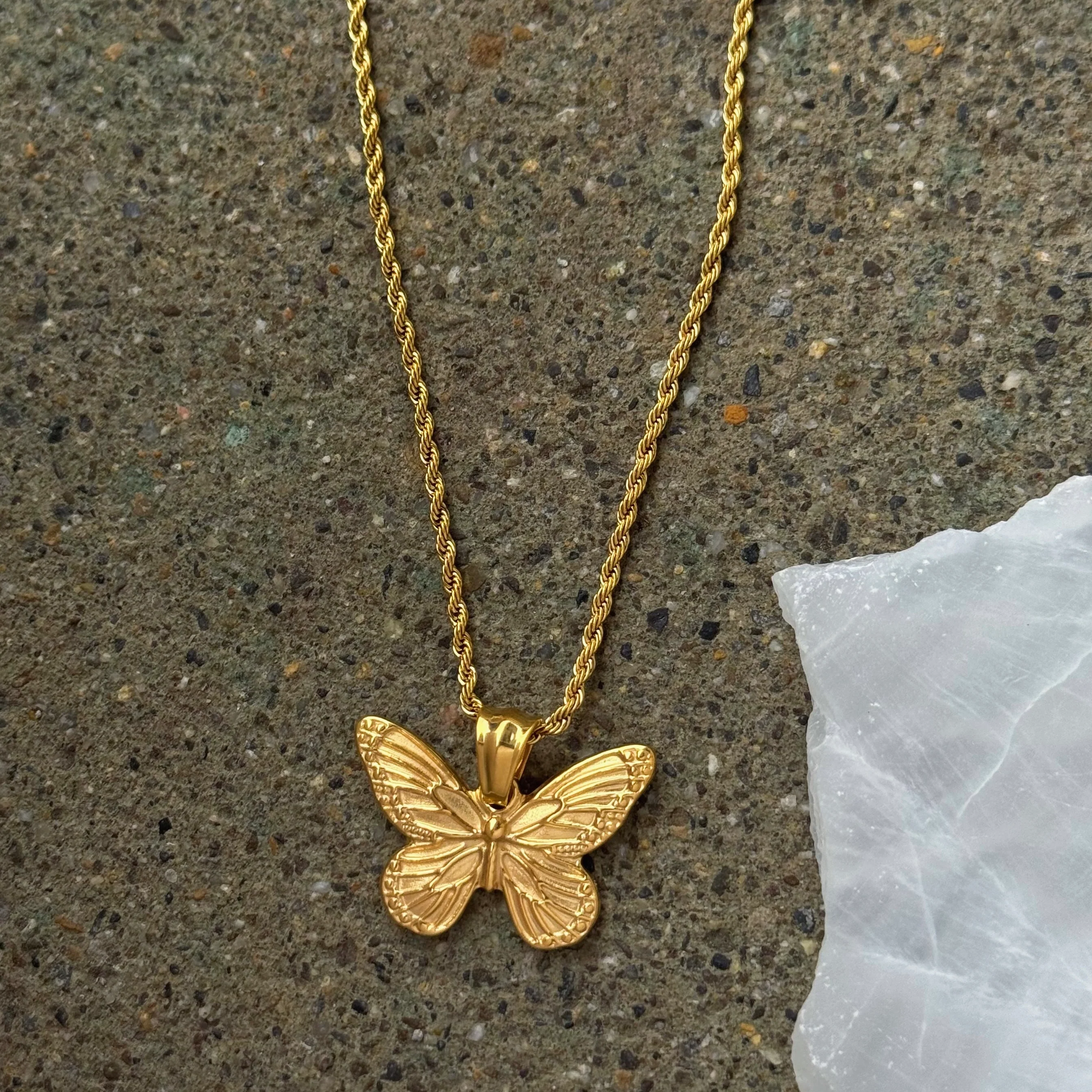 GOLD BLOOMING BUTTERFLY necklace