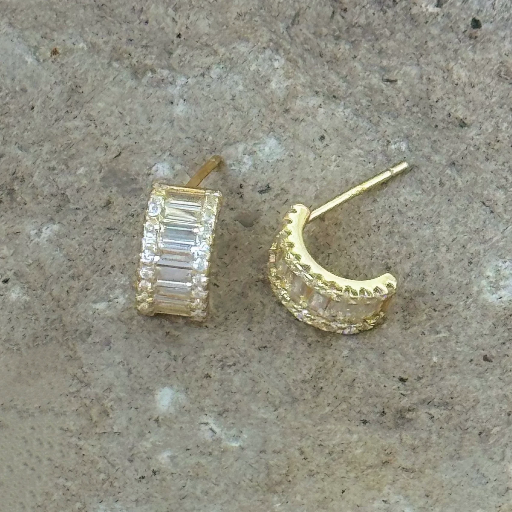 GOLD CRYSTAL BAGUETTE HOOP STUD earrings - Image 2
