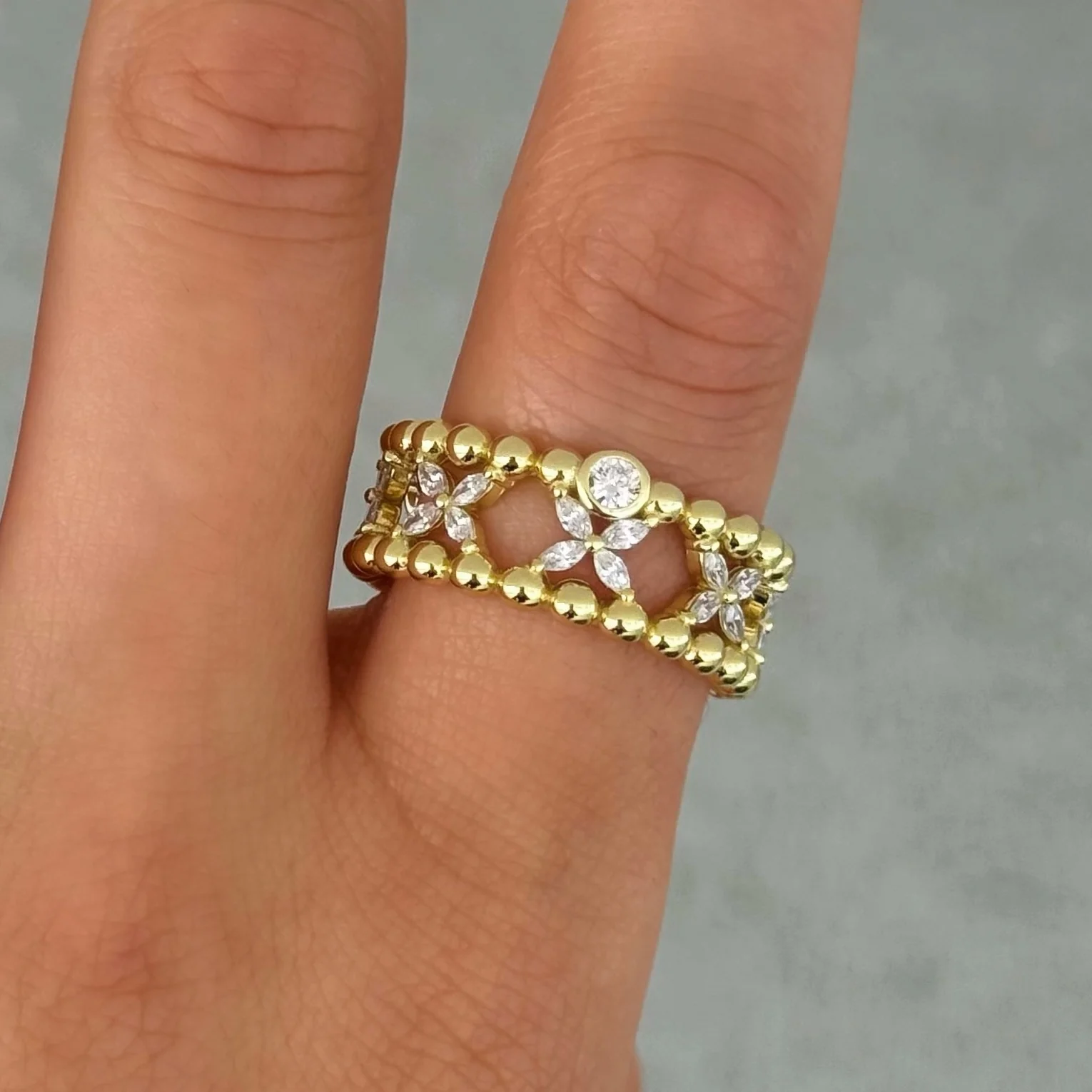 GOLD CRYSTAL FLOWER BEADED ring