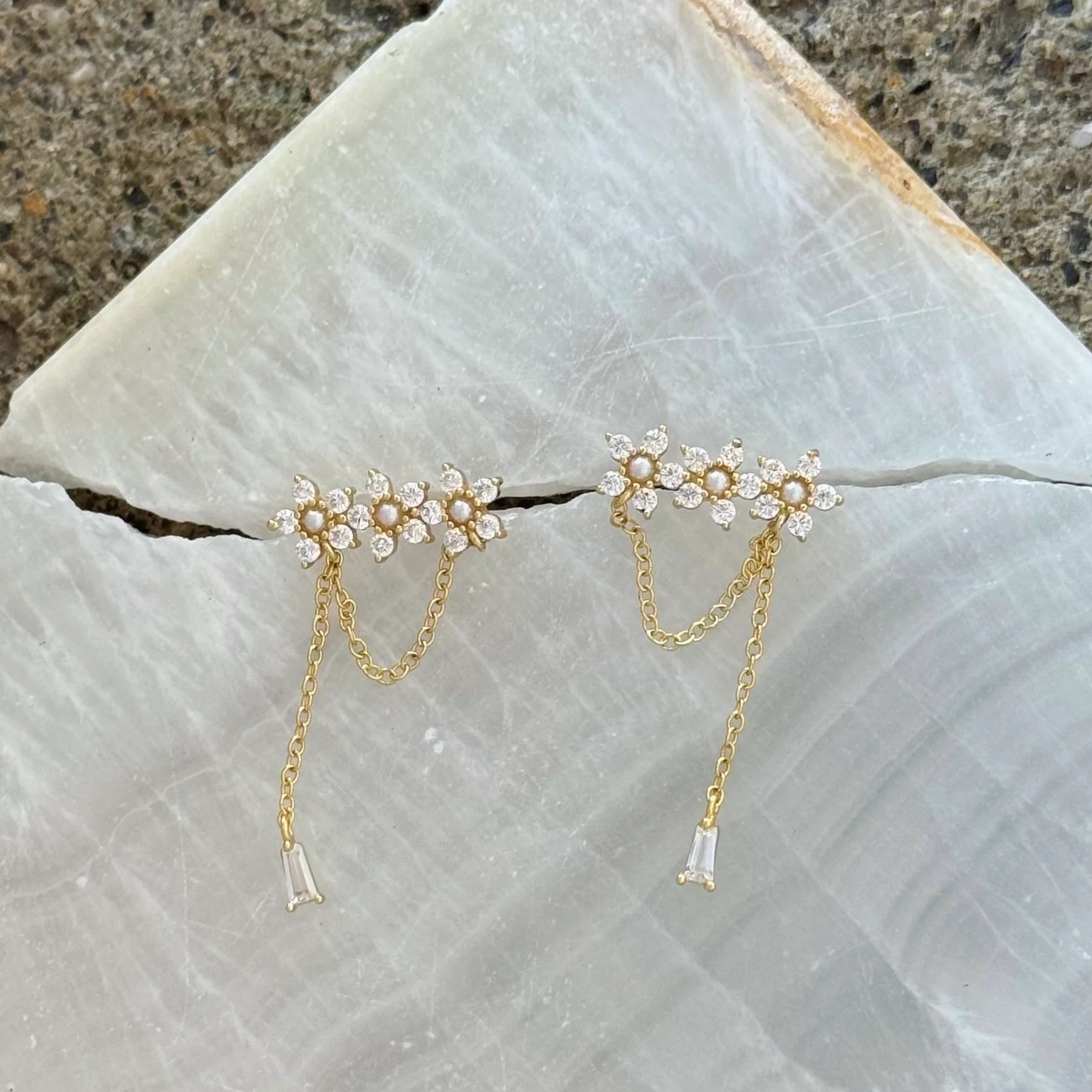 GOLD CRYSTAL FLOWER DANGLE earrings
