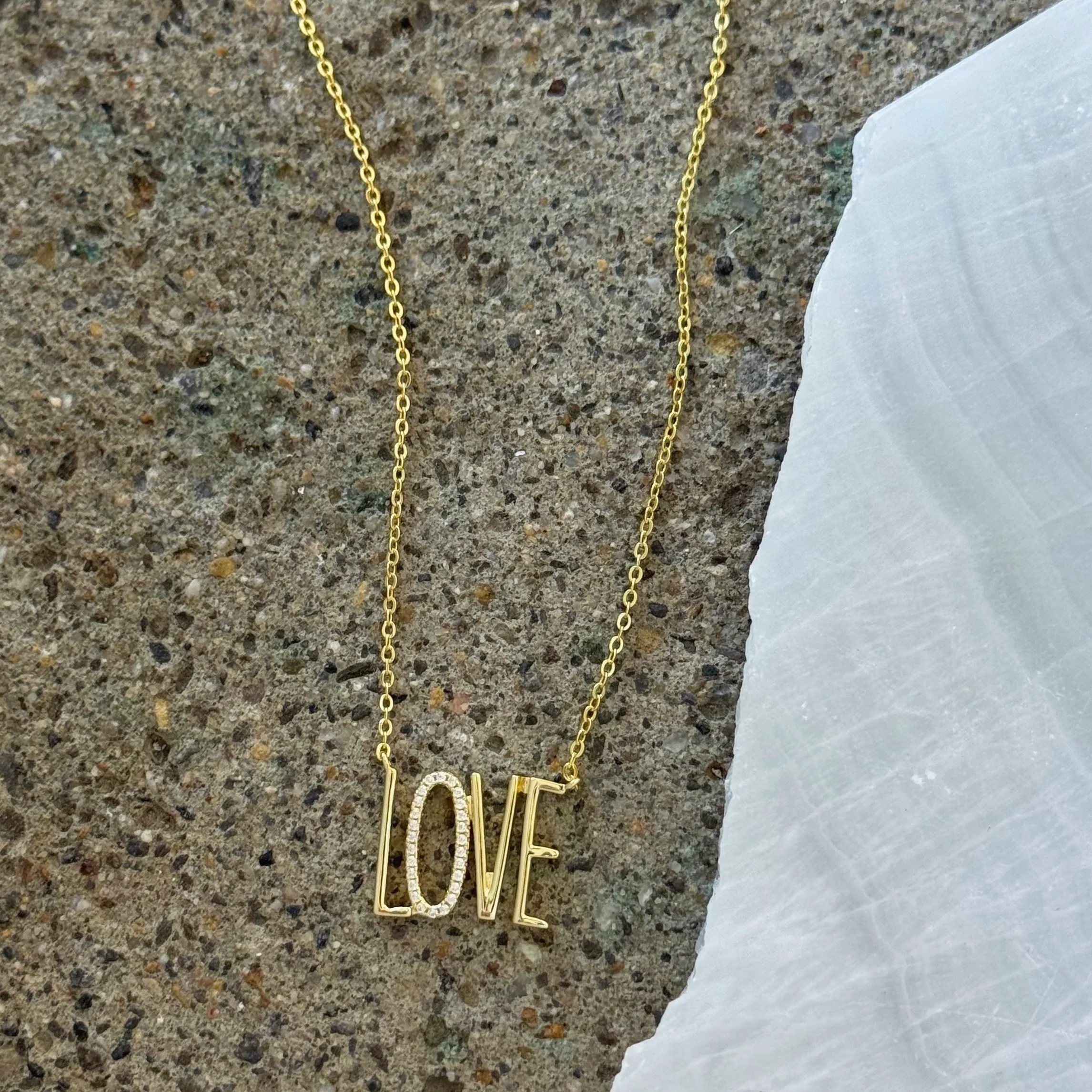 GOLD LOVE necklace