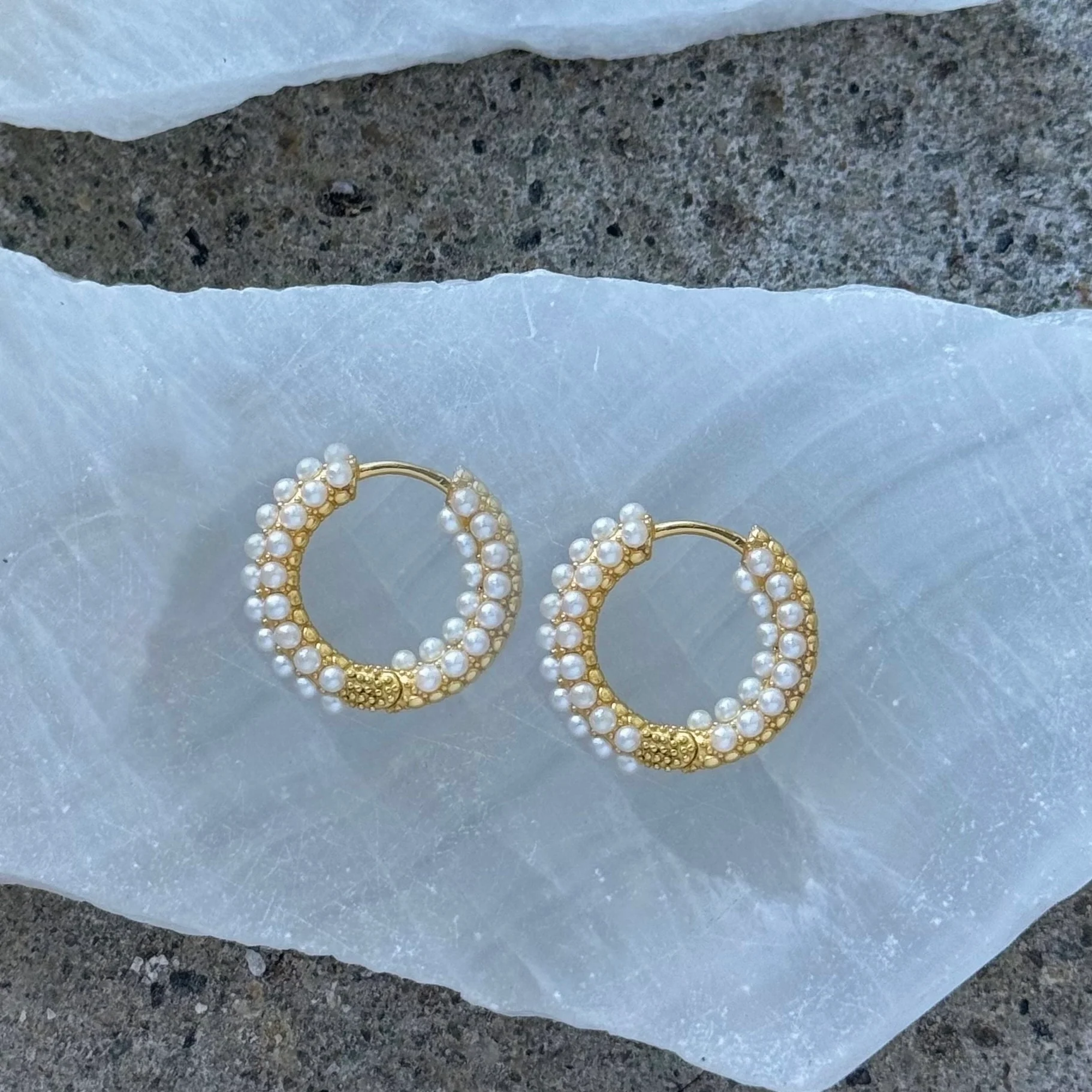GOLD 20MM MINI PEARLS HOOP earrings