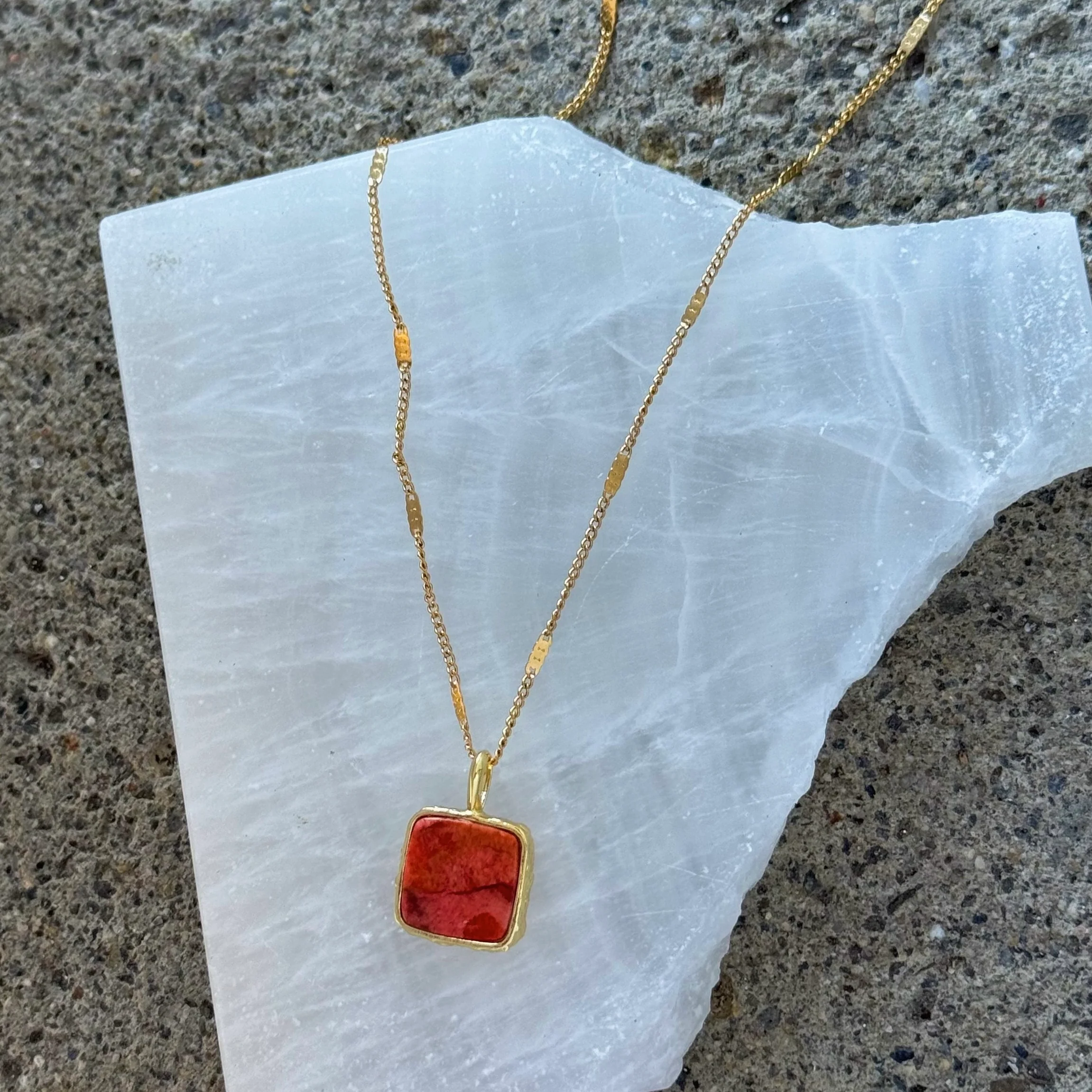 GOLD RED JASPER SQUARE necklace