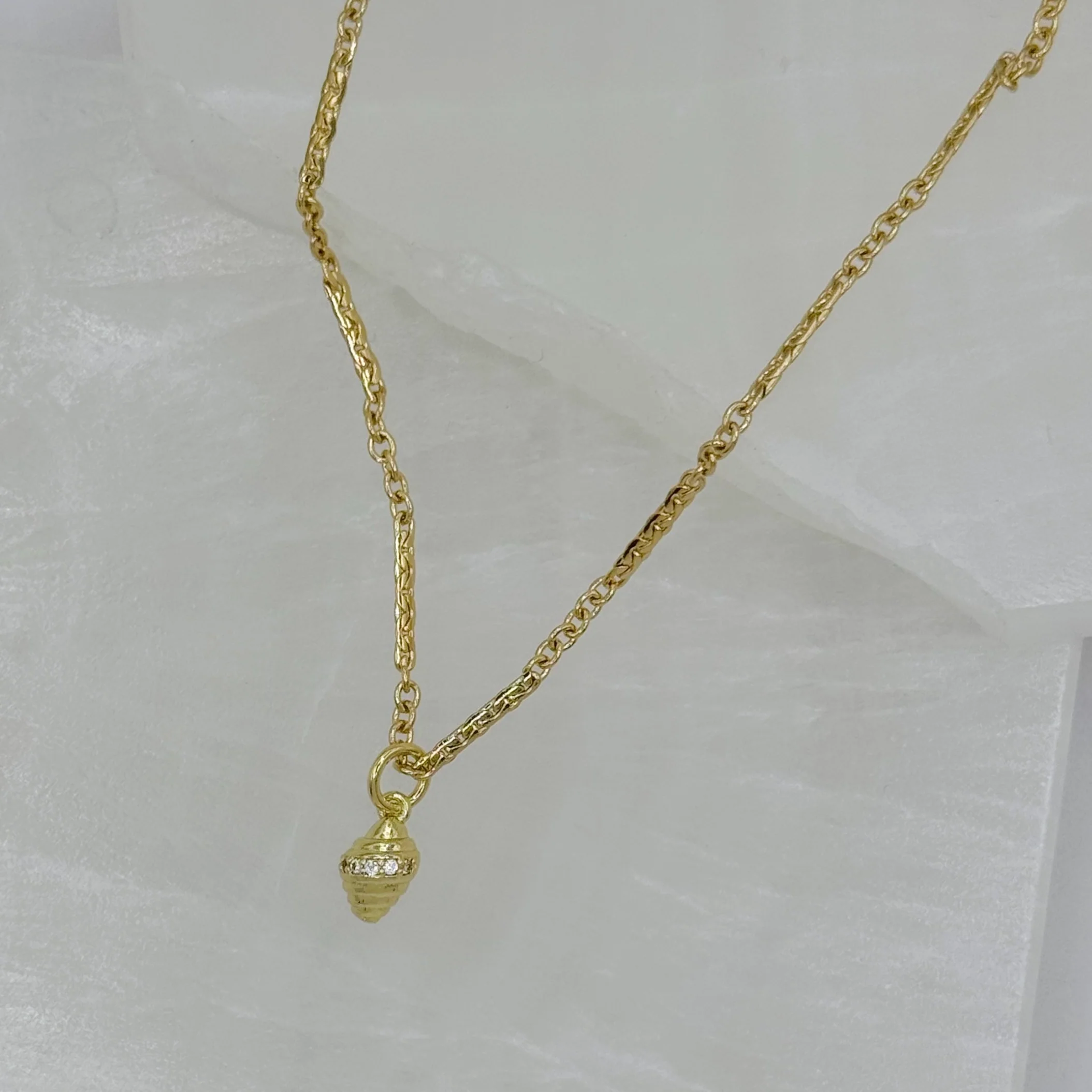 GOLDEN SEASHELL SUPER MINI necklace
