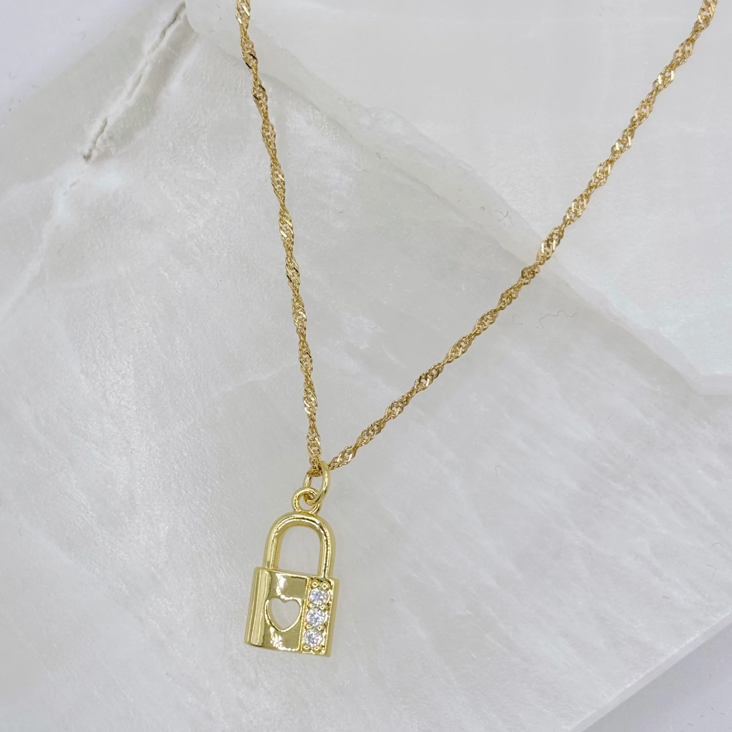 GOLD HEART LOCKET MINI necklace