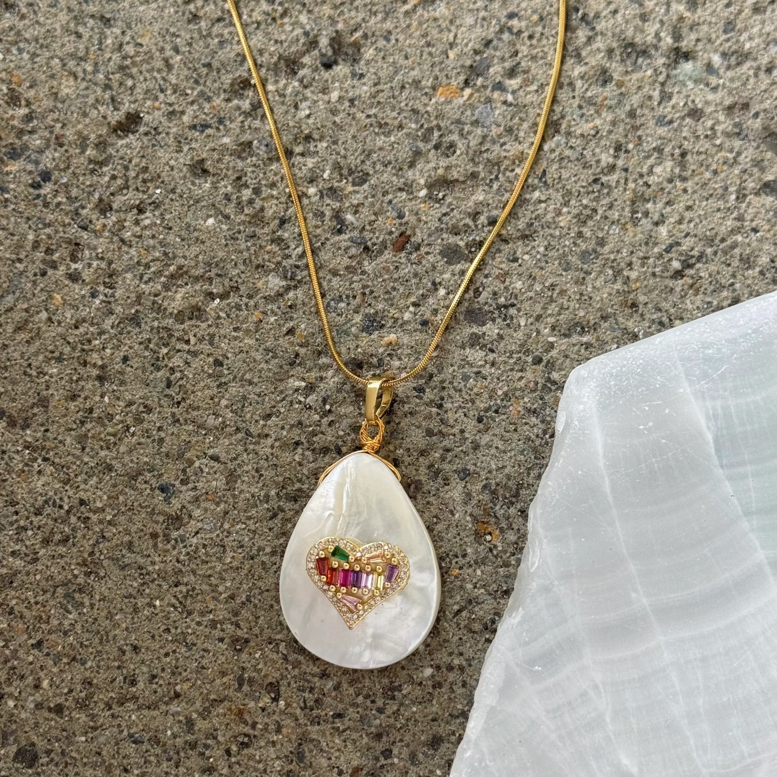 MOTHER OF PEARL HEART necklace