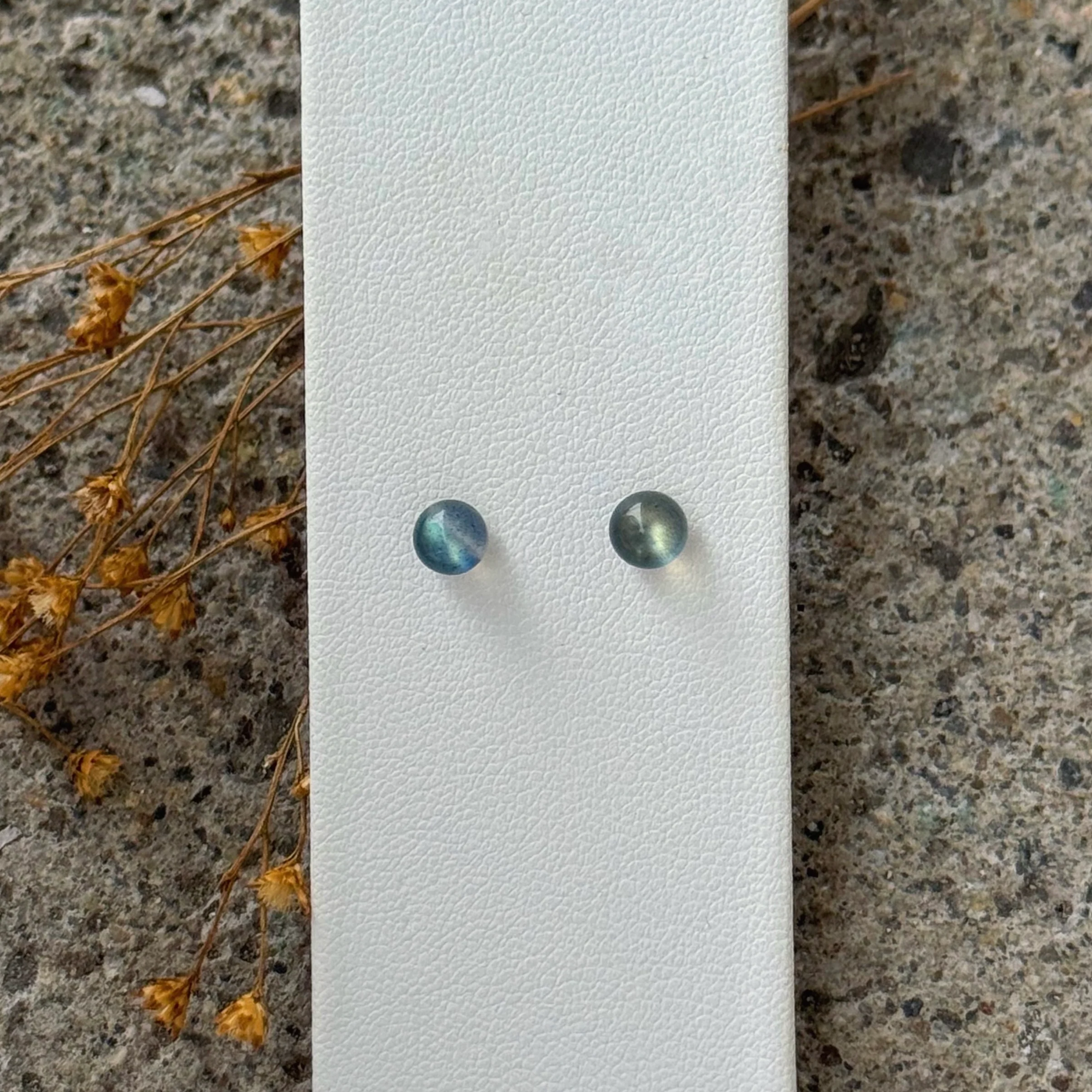 ROUND LAPIS LAZULI STUD earrings