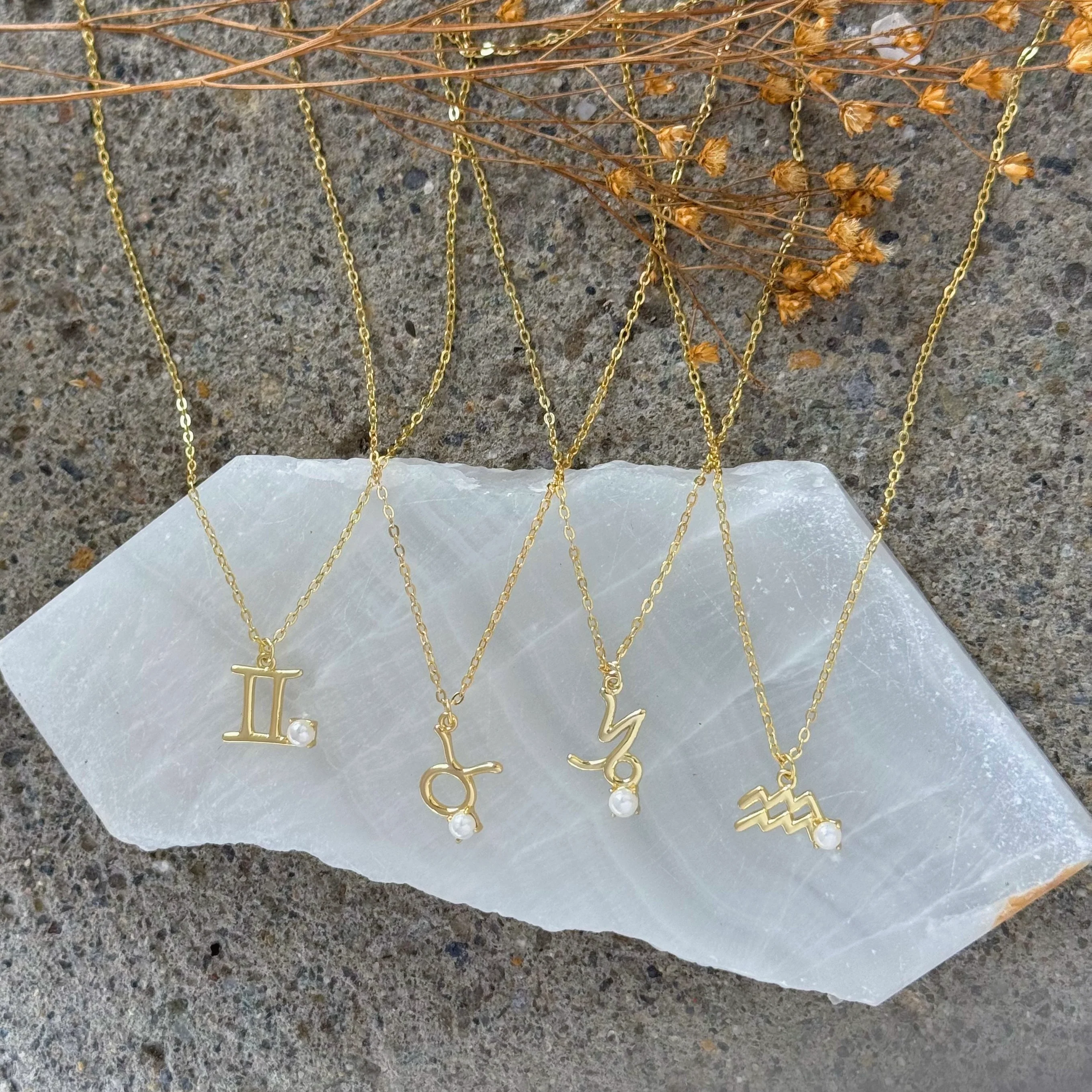 GOLD ZODIAC PEARL MINI necklace